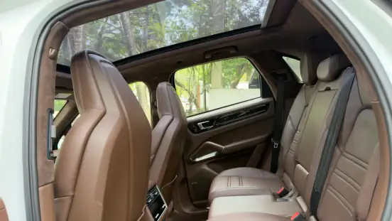 PORSCHE-CAYENNE-2022