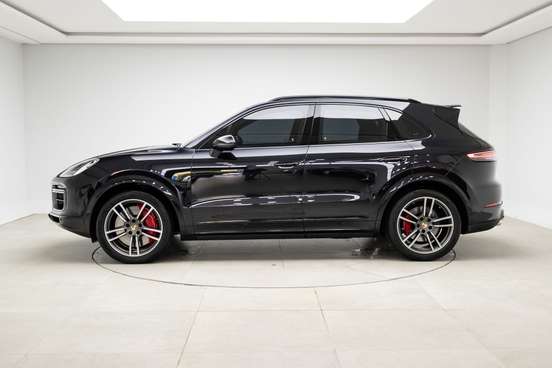 PORSCHE-CAYENNE-2021