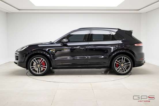 PORSCHE-CAYENNE-2021