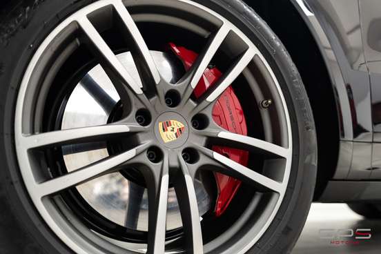 PORSCHE-CAYENNE-2021