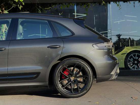 PORSCHE-MACAN-2023
