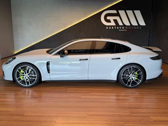 PORSCHE-PANAMERA-2023