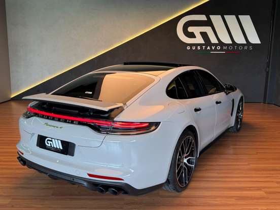 PORSCHE-PANAMERA-2023