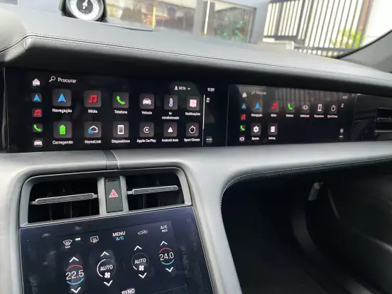 PORSCHE-TAYCAN-2021