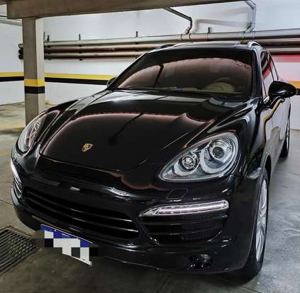 PORSCHE-CAYENNE-2012