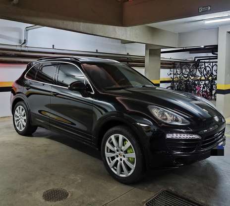 PORSCHE-CAYENNE-2012