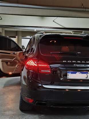 PORSCHE-CAYENNE-2012