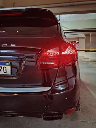 PORSCHE-CAYENNE-2012
