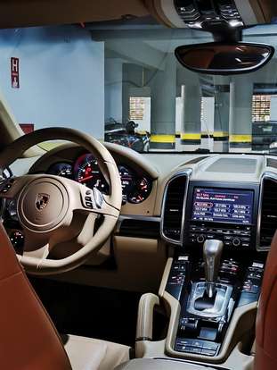PORSCHE-CAYENNE-2012