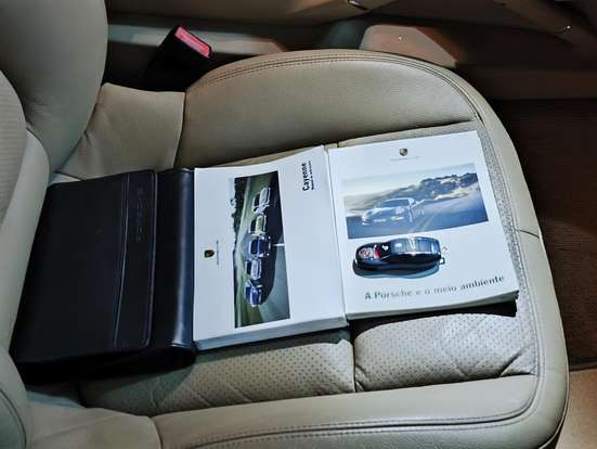 PORSCHE-CAYENNE-2012