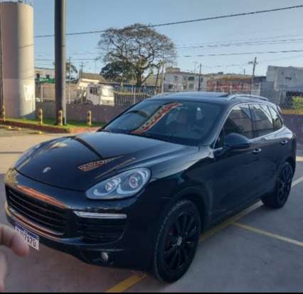 PORSCHE-CAYENNE-2015