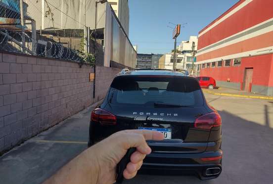 PORSCHE-CAYENNE-2015