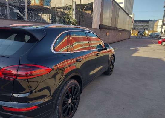 PORSCHE-CAYENNE-2015