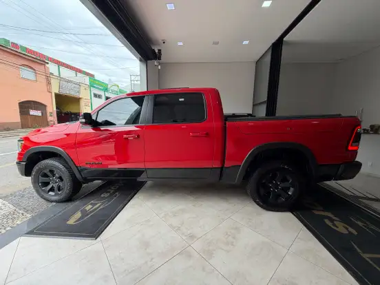 RAM-1500-5.7 V8 GASOLINA REBEL CD 4X4 AUTOMÁTICO RAM-1500-2021