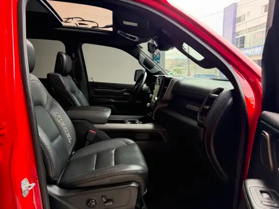 RAM-1500-5.7 V8 GASOLINA REBEL CD 4X4 AUTOMÁTICO RAM-1500-2021