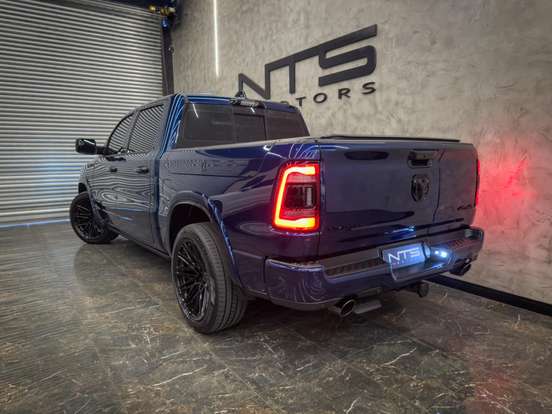 RAM-1500-5.7 V8 GASOLINA LIMITED NIGHT EDITION CD 4X4 AUTOMÁTICO RAM-1500-2024