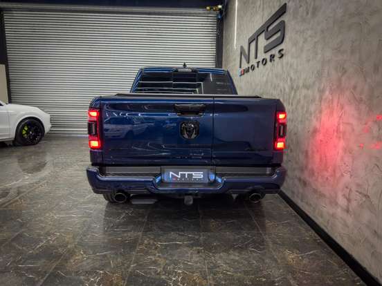 RAM-1500-5.7 V8 GASOLINA LIMITED NIGHT EDITION CD 4X4 AUTOMÁTICO RAM-1500-2024