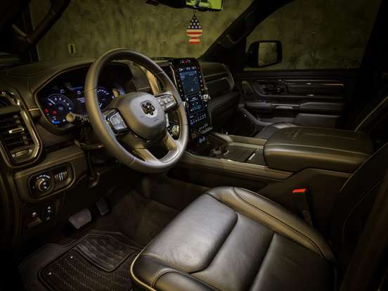 RAM-1500-5.7 V8 GASOLINA LIMITED NIGHT EDITION CD 4X4 AUTOMÁTICO RAM-1500-2024