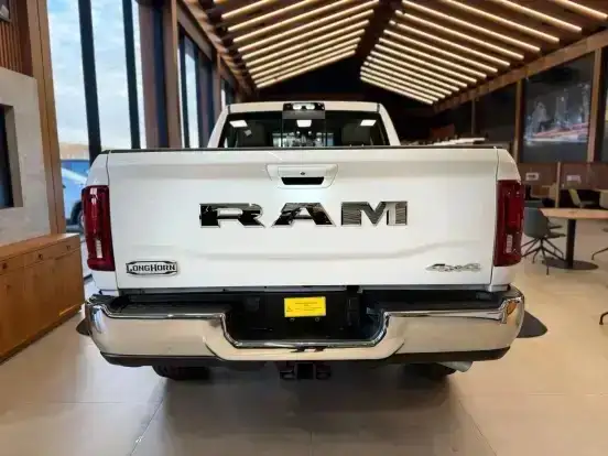 RAM-3500-6.7 I6 TURBO DIESEL LIMITED LONGHORN CD 4X4 AUTOMÁTICO RAM-3500-2026