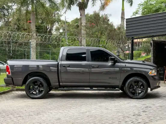 RAM-CLASSIC-5.7 V8 GASOLINA LARAMIE CD 4X4 AUTOMÁTICO RAM-CLASSIC-2022