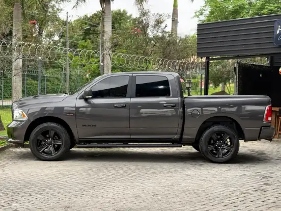 RAM-CLASSIC-5.7 V8 GASOLINA LARAMIE CD 4X4 AUTOMÁTICO RAM-CLASSIC-2022