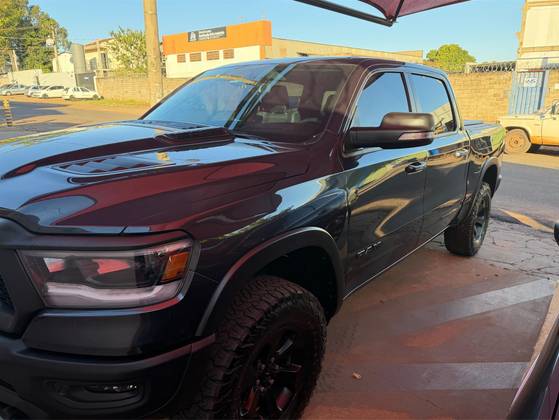 RAM 1500 5.7 V8 GASOLINA REBEL CD 4X4 AUTOMÁTICO