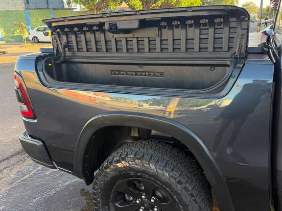 RAM-1500-5.7 V8 GASOLINA REBEL CD 4X4 AUTOMÁTICO RAM-1500-2021
