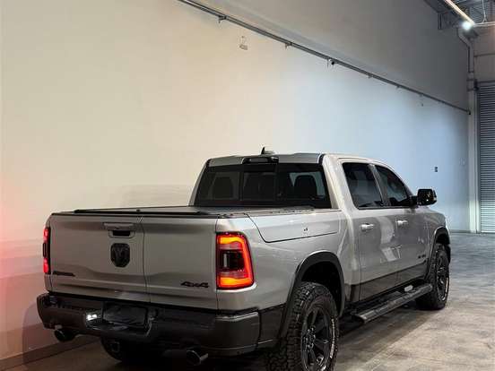 RAM-1500-5.7 V8 GASOLINA REBEL CD 4X4 AUTOMÁTICO RAM-1500-2022
