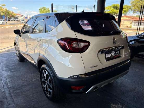 RENAULT-CAPTUR-2017
