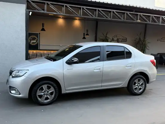 RENAULT-LOGAN-2015