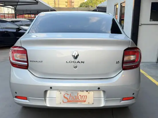 RENAULT-LOGAN-2015