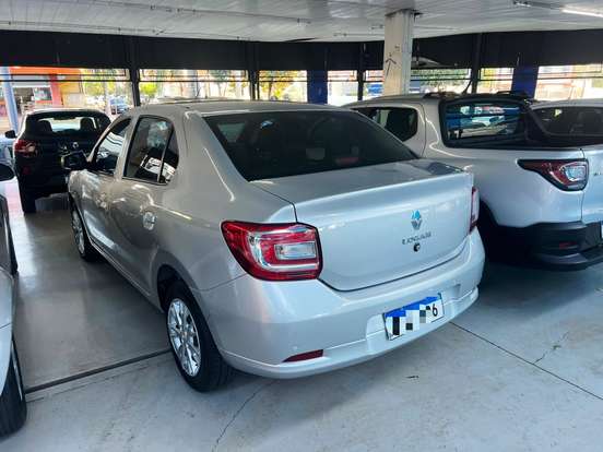 RENAULT-LOGAN-2023