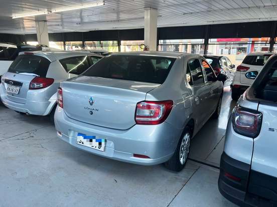 RENAULT-LOGAN-2023
