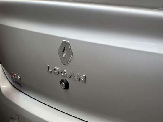 RENAULT-LOGAN-2024