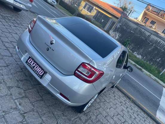 RENAULT-LOGAN-2023