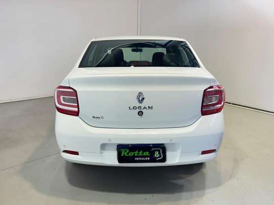 RENAULT-LOGAN-2021