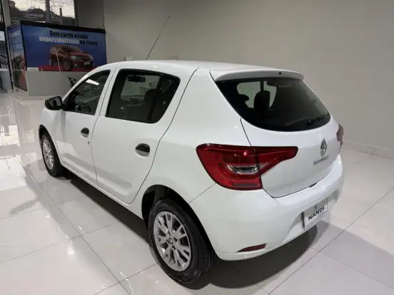 RENAULT-SANDERO-2020
