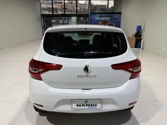 RENAULT-SANDERO-2020