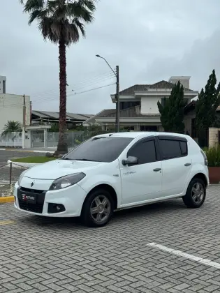 RENAULT SANDERO 1.0 TECH RUN 16V FLEX 4P MANUAL