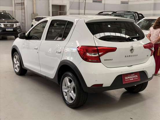RENAULT-SANDERO-2020