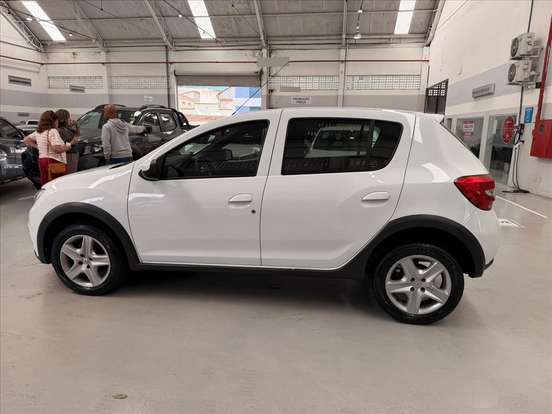 RENAULT-SANDERO-2020