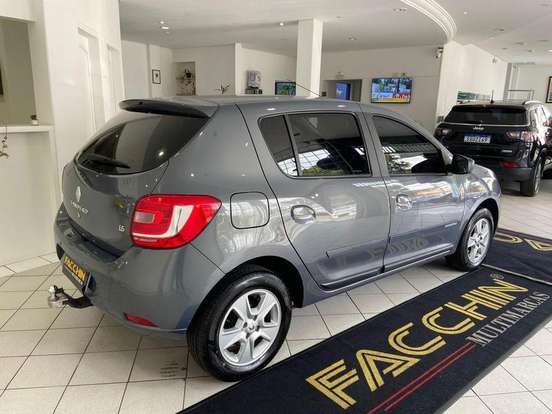 RENAULT-SANDERO-2014