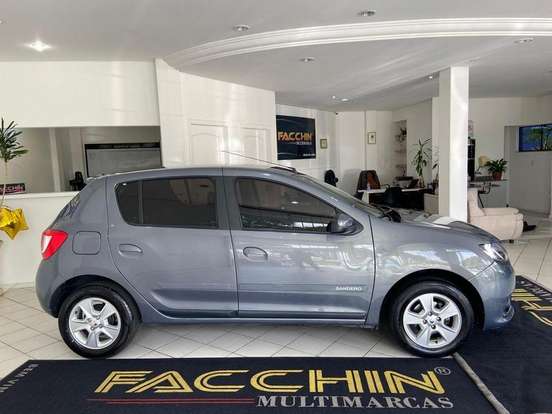 RENAULT-SANDERO-2014