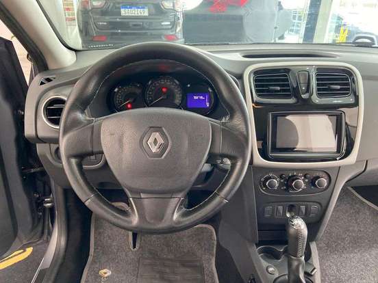 RENAULT-SANDERO-2014