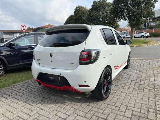 RENAULT-SANDERO-2017