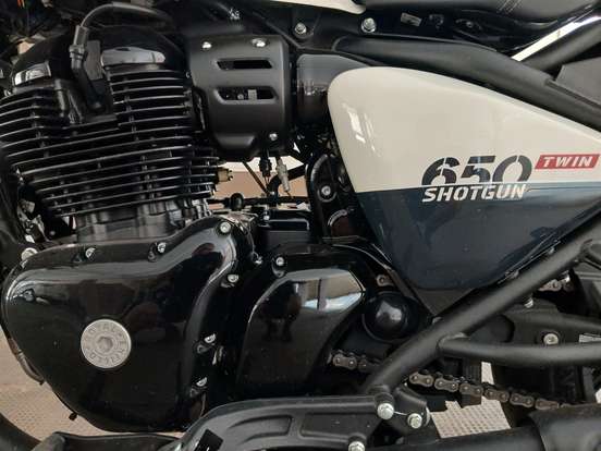 ROYAL ENFIELD-SHOTGUN 650 STENCIL WHITE-2025