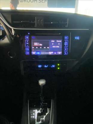 TOYOTA-COROLLA-2018