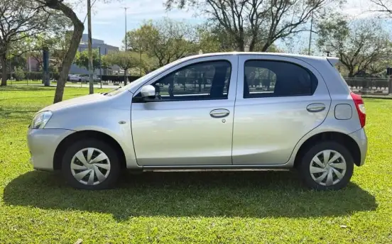 TOYOTA-ETIOS-2017