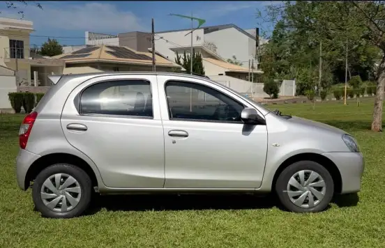 TOYOTA-ETIOS-2017