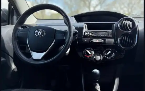 TOYOTA-ETIOS-2017